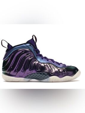 Sz 7 Glow in the dark Nike Air Foamposite One
Iridescent Purple (GS)